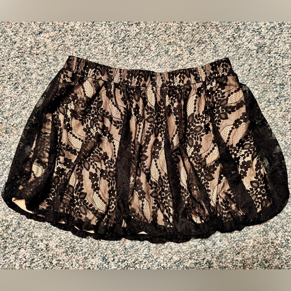 Cider Black Lace Mini Bubble Skirt